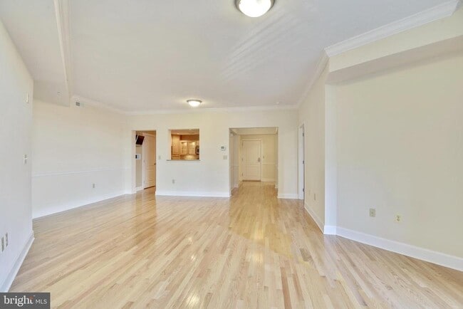 Building Photo - 502 W Broad St