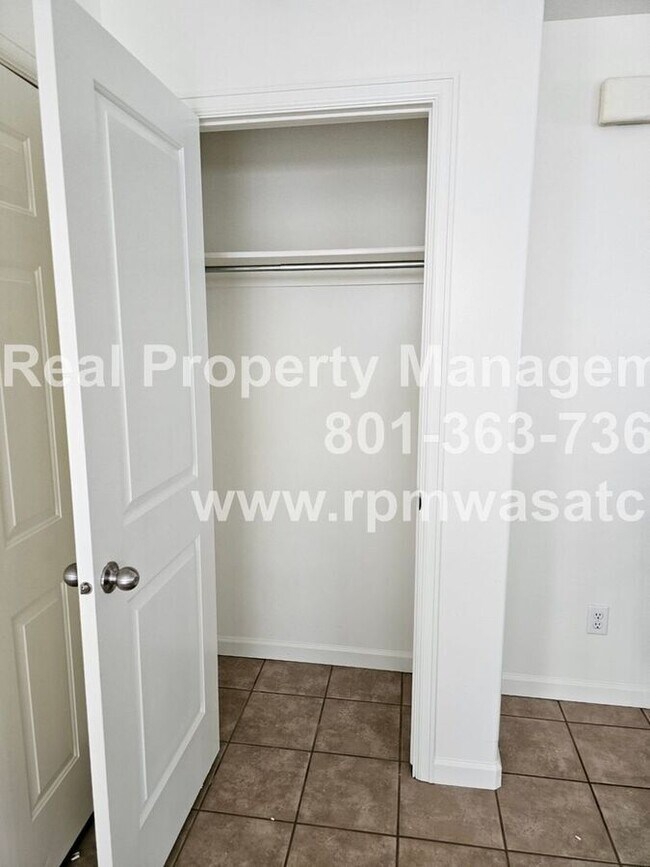 Building Photo - 4120 Juniper Hills Dr