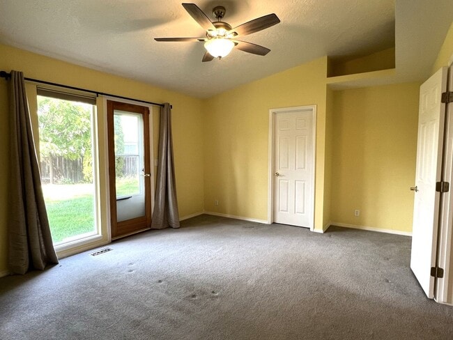 Building Photo - Adorable 3 bed 2 bath home in the Coventry Manor Subdivision just off W State St and N Hartford.