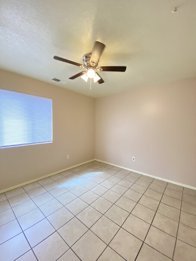 Building Photo - 2BR/1Bath - 4 Plex in Rio Rancho