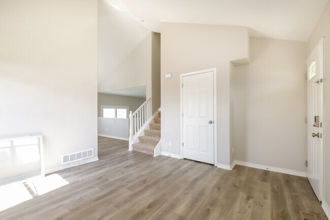 Building Photo - 12961 Leesburg Rd