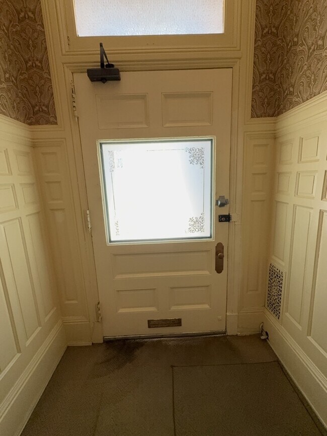 Building Photo - Charming 1BR 1BA Condo w/ All Utilities • Galley Kitchen • In Mount Vernon