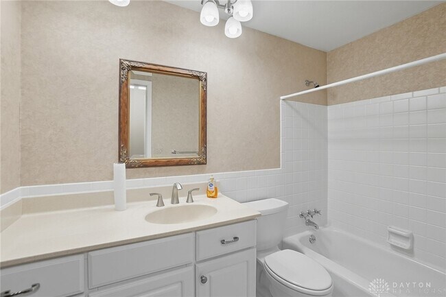 Building Photo - 1033 Georgian Dr