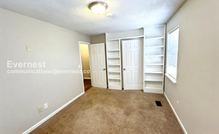 Building Photo - 5547 St James St