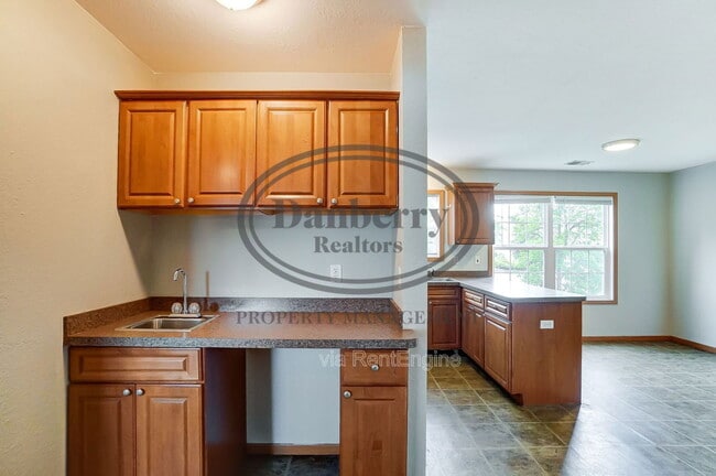 Building Photo - 1103 N Byrne Rd