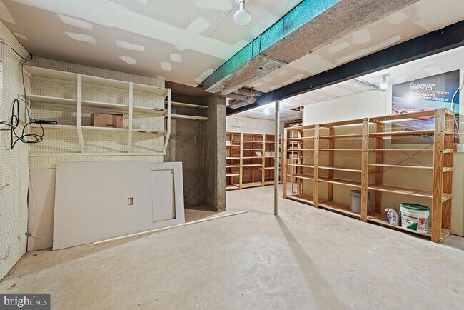 Building Photo - 5847 New England Woods Dr