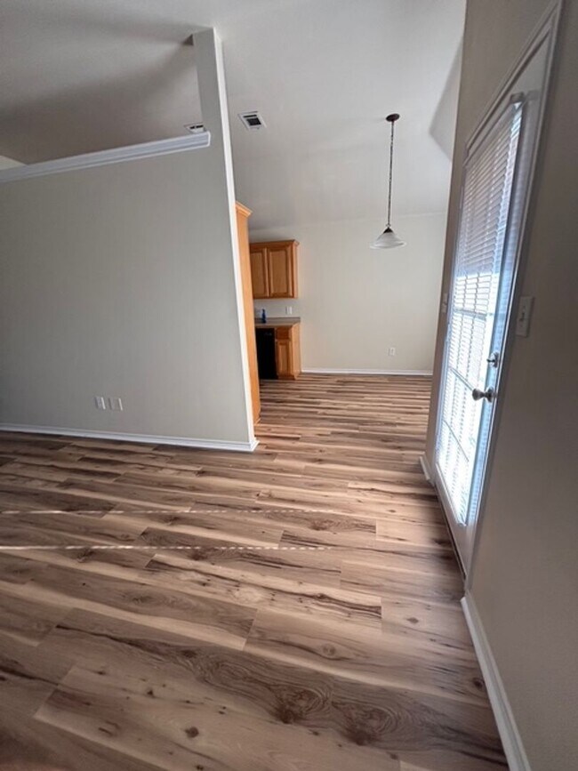 Building Photo - Charming 3 Bedroom, 2 Bath Home – Move-In Ready!