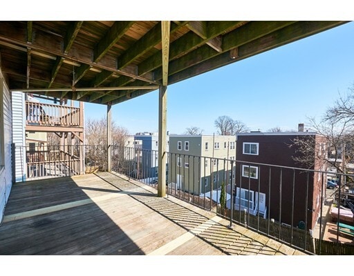 Building Photo - 25 Moreland St