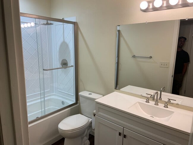 Building Photo - Recently Updated 4 Bedroom Home with RV Parking