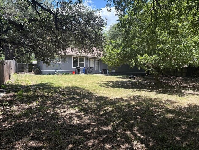 Building Photo - 3504 Roanoke Dr