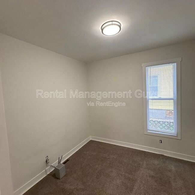 Building Photo - 2631 N Girard Ave