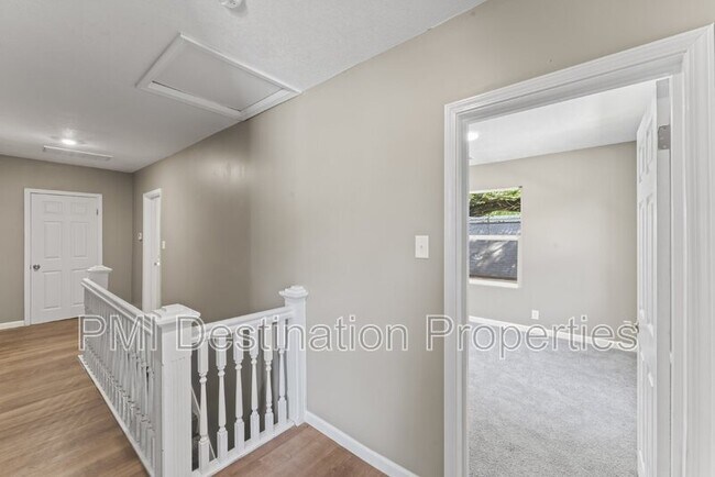 Building Photo - 719 5th St