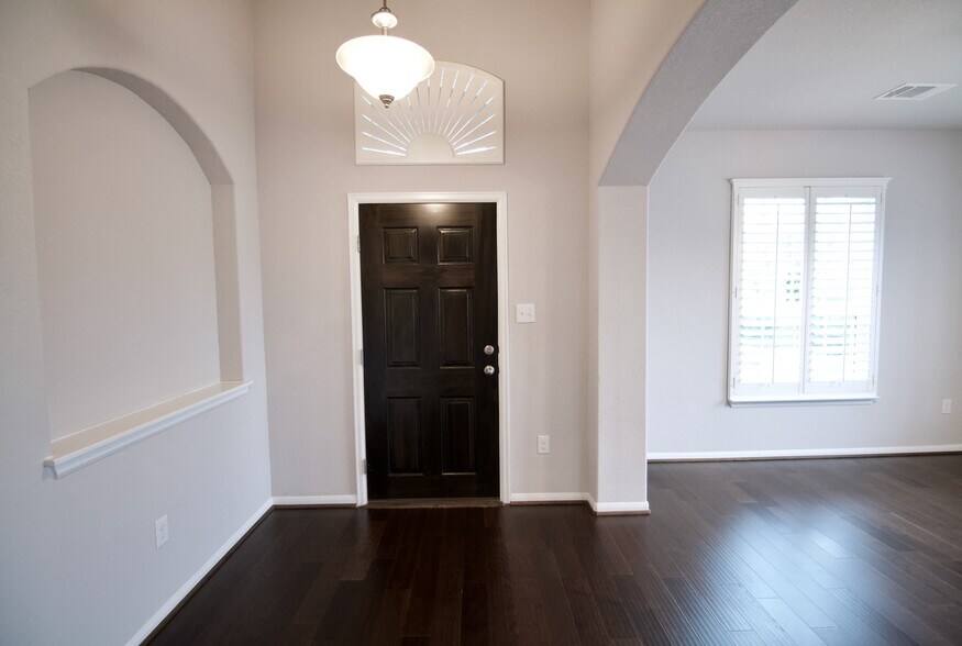 Building Photo - 383 Leadtree Loop