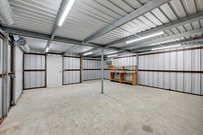 Building Photo - 512 W Pierce St