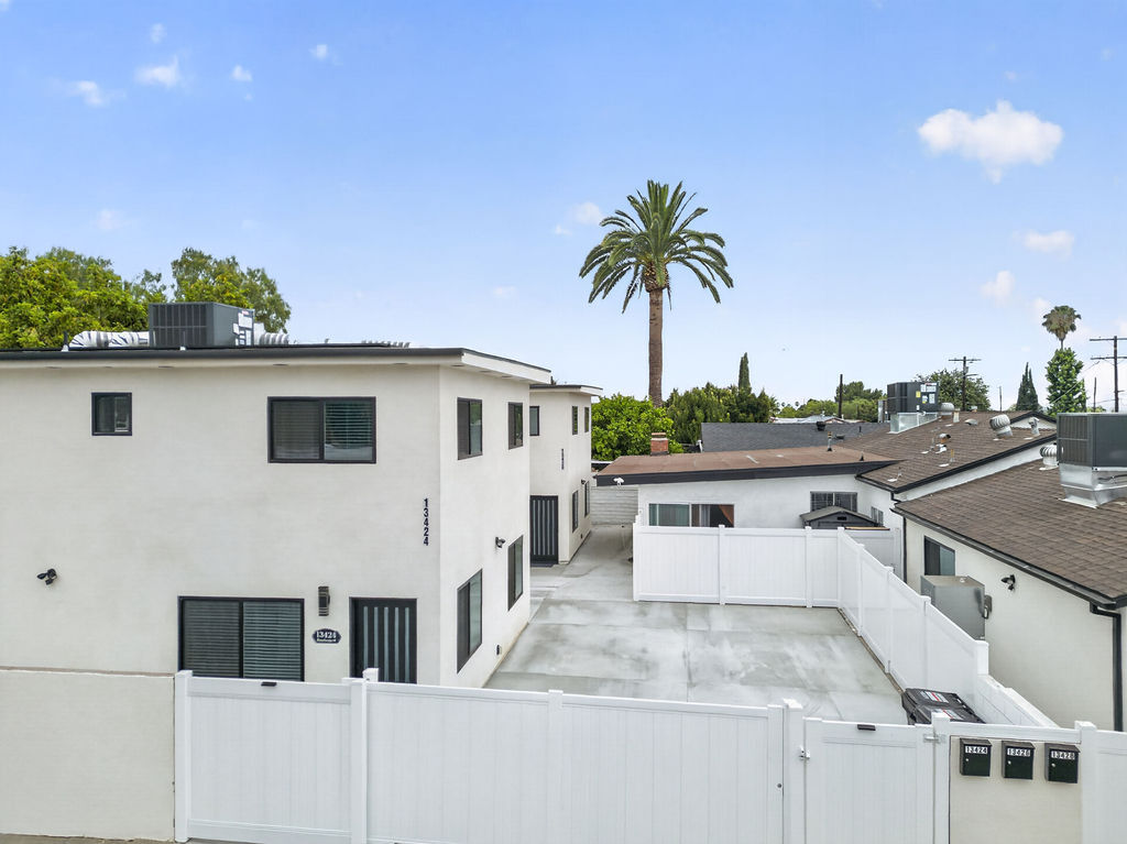 Building Photo - 9614 Bartee Ave