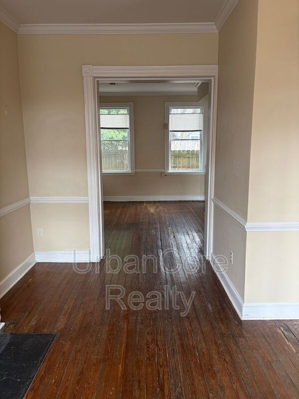 Building Photo - 2410 Cedar St