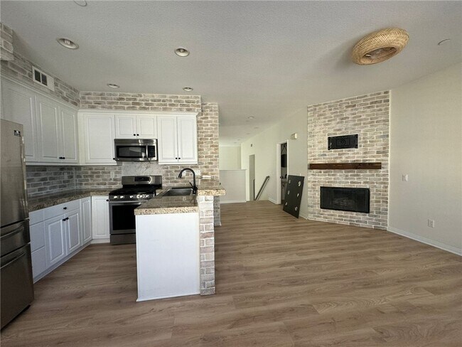 Building Photo - 336 W Cork Tree Dr