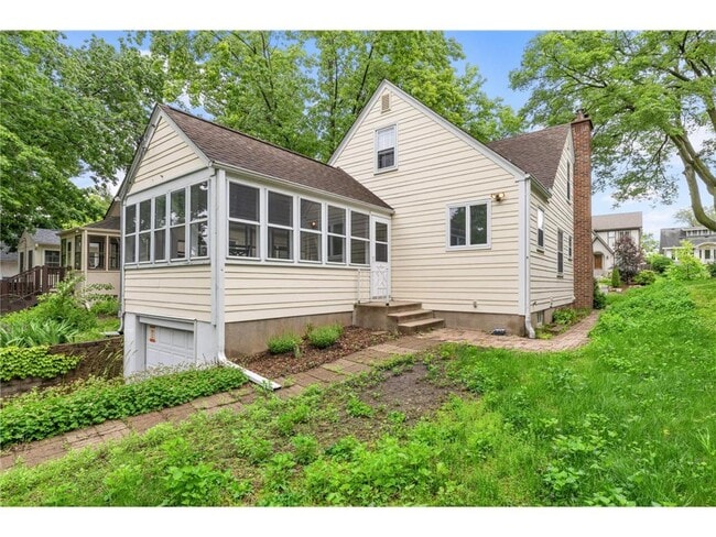 Building Photo - 4020 Ewing Ave S