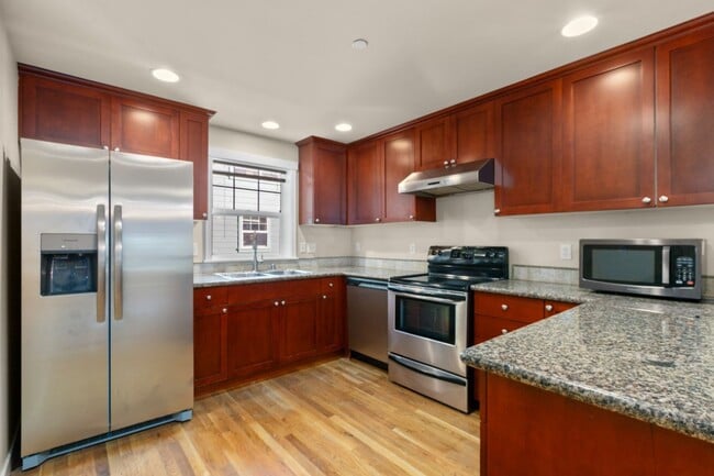 Building Photo - 3bd/2.25ba Seattle Townhouse