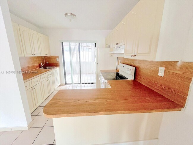 Building Photo - 2740 W 63rd St