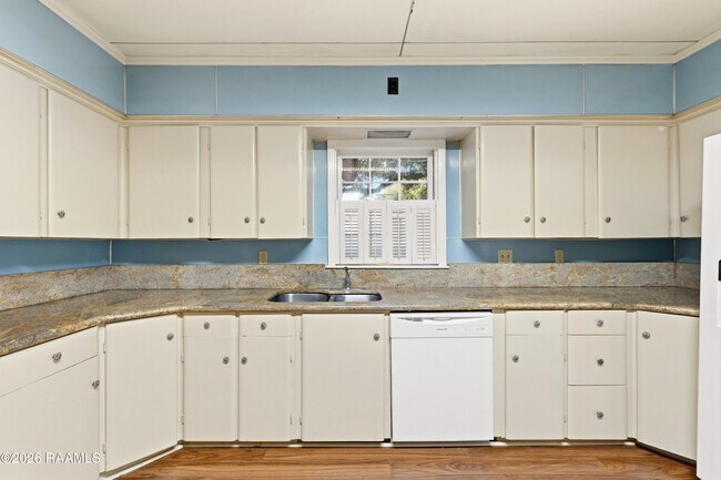 Building Photo - 418 Marguerite Blvd