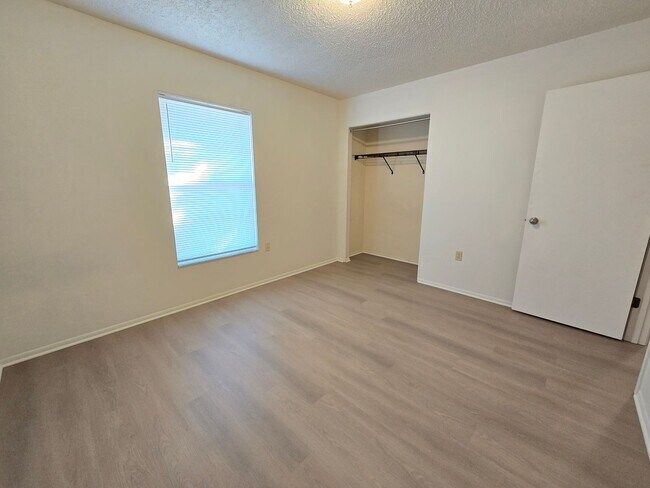 Building Photo - Move-In Ready 3-Bedroom Home Near UTC & Sa...