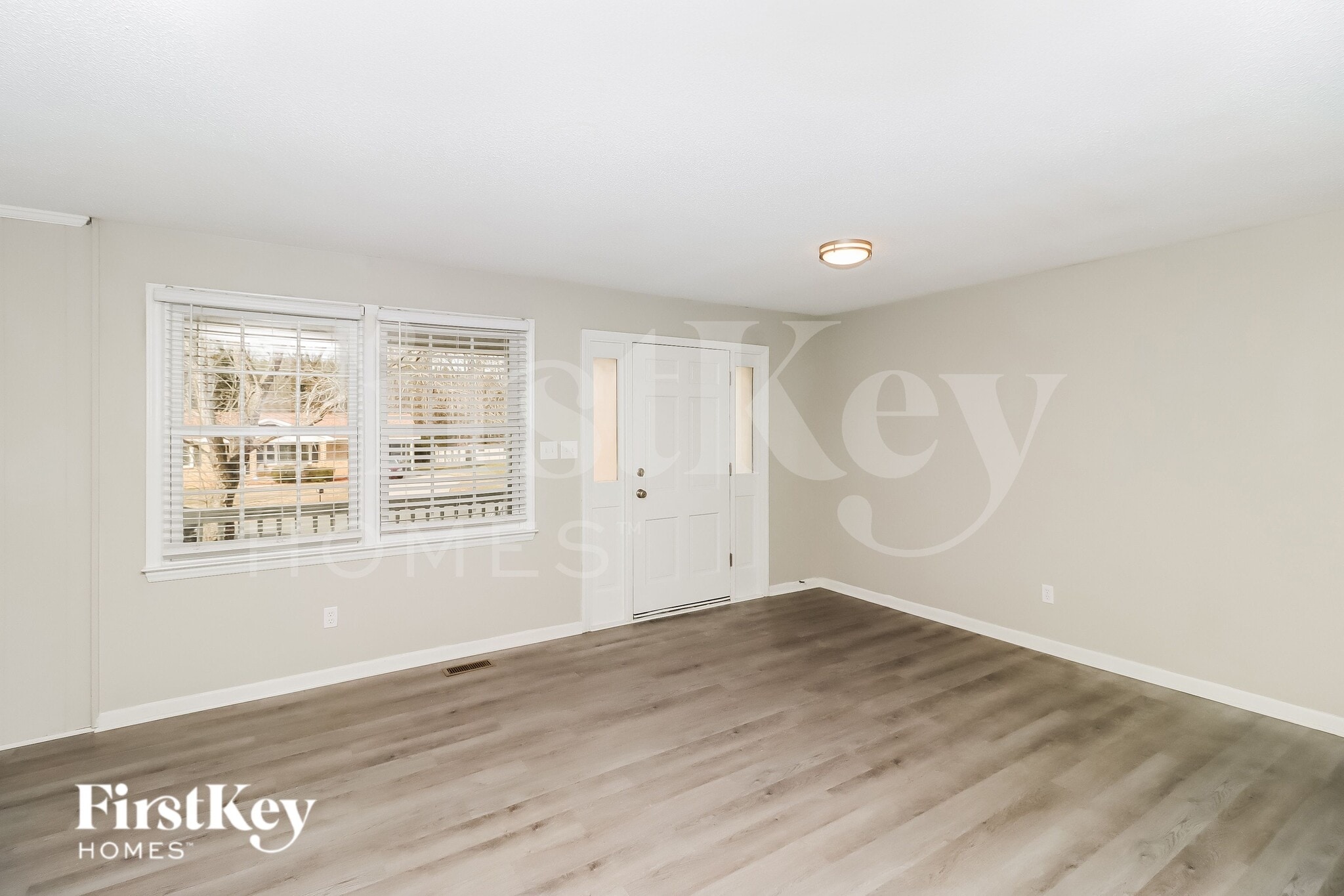 Building Photo - 4842 Greenwood Dr