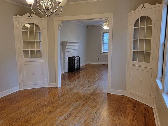 Building Photo - 804 Davis Ave