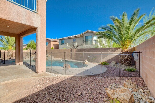 Building Photo - Spacious 5-Bedroom, 2 Story Pool Home in G...