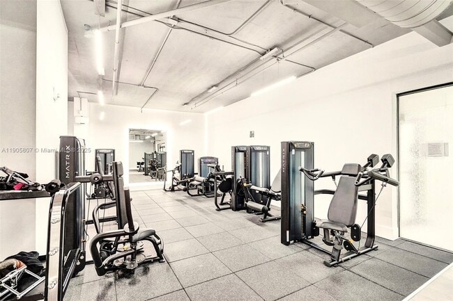 Building Photo - 1901 Brickell Ave