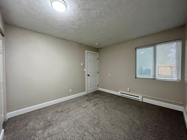 Building Photo - Contemporary 2 Bedroom / 1 Bath in Charmin...