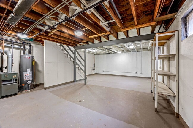Building Photo - 21 E Thorndale Ave