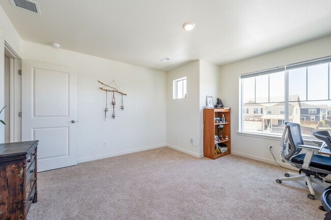 Building Photo - 4-Bedroom Home in Mallard Ridge with Office and Fenced Yard