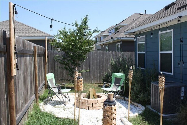 Building Photo - 1042 Sand Post Pl