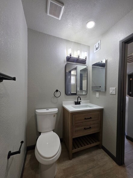 Building Photo - 1749 E Pepper Cir