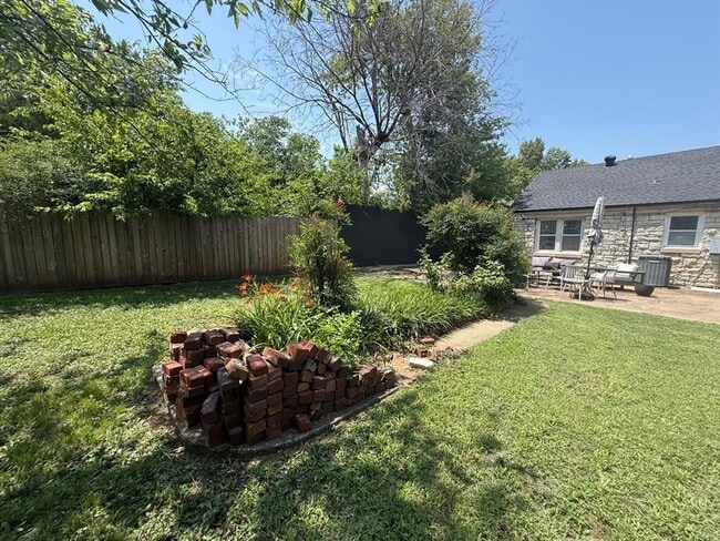 Building Photo - 1702 NW 38th St