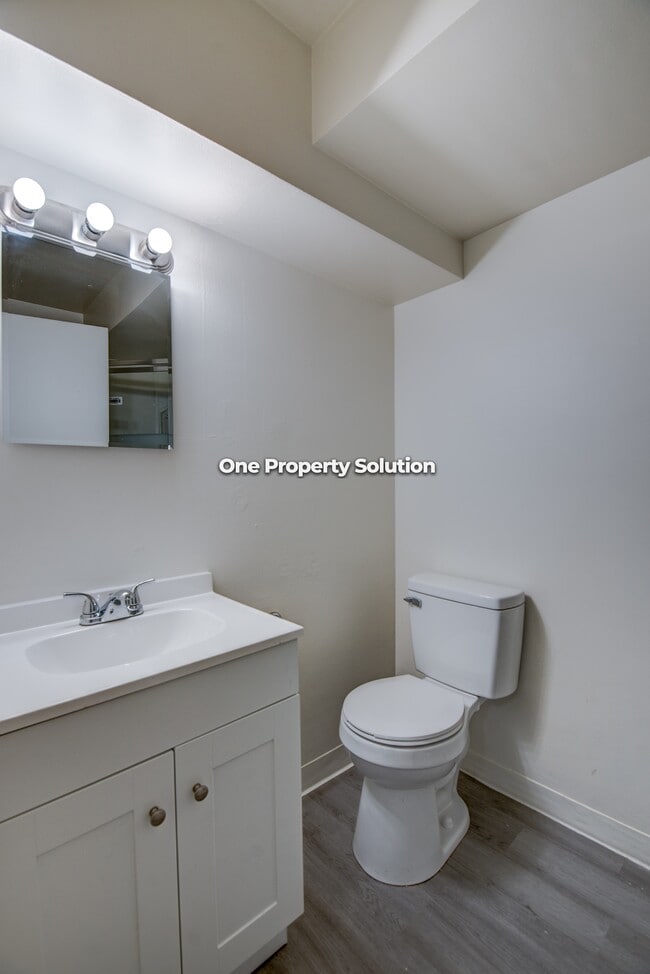 Building Photo - 5284 Broadway