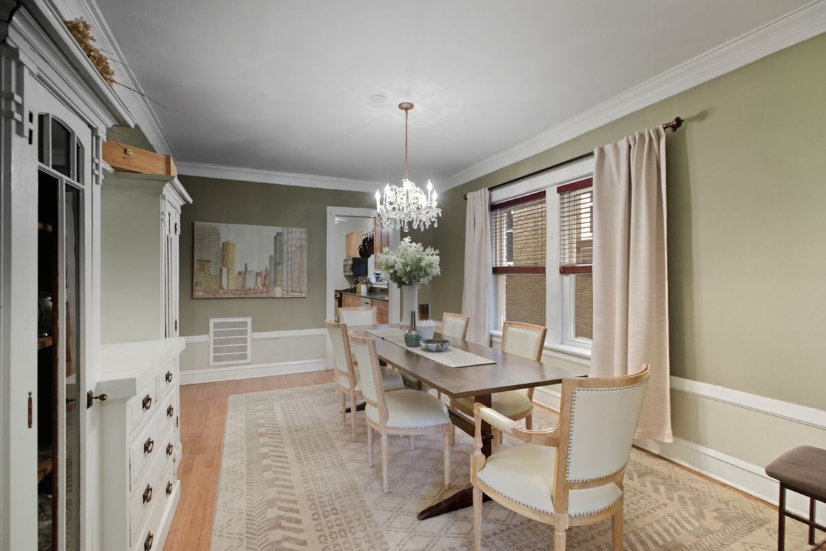 Building Photo - 1624 W Olive Ave