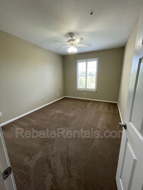 Building Photo - 7801 Point Meadows Dr