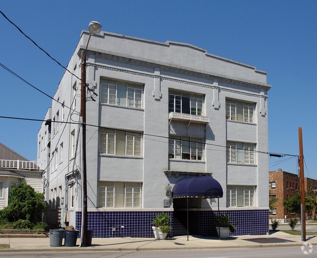 Primary Photo - 409 Building