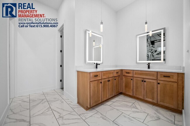 Building Photo - Brand new luxury townhome in East Nashvill...