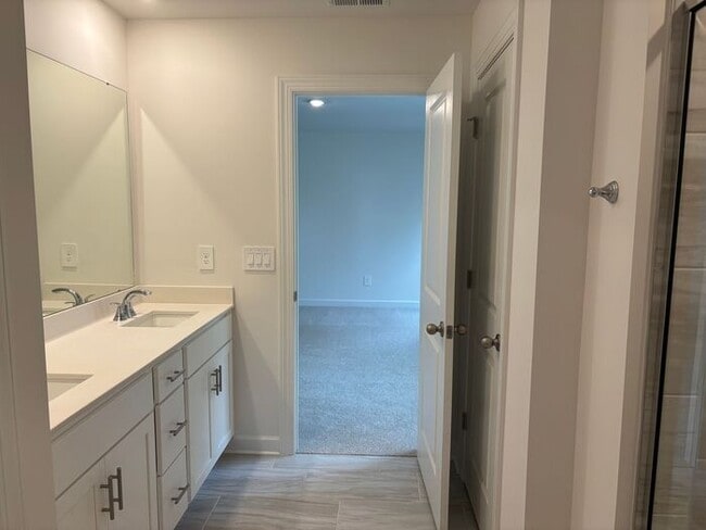 Building Photo - Brand New Build! 4 Bedrooms