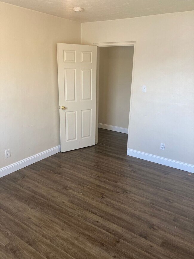 Building Photo - 414 E Lincoln Ave