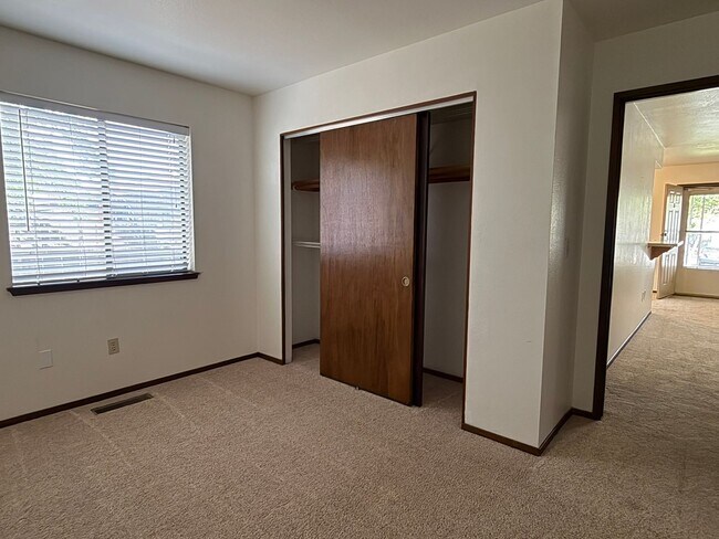 Building Photo - 3679 Grant Dr