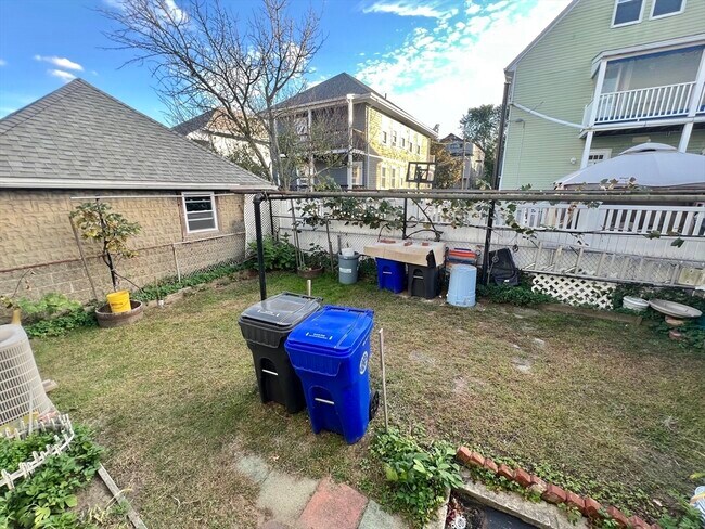 Building Photo - 28 Cornell St