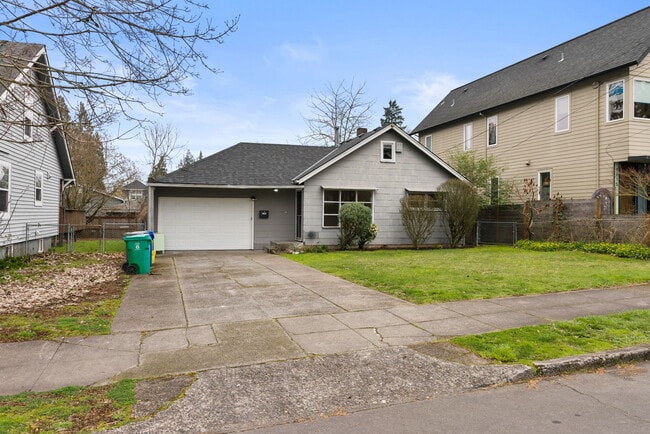 Building Photo - 9621 N Pier Park Pl