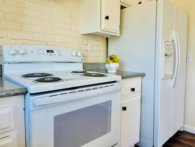 Building Photo - 505 Funston Dr