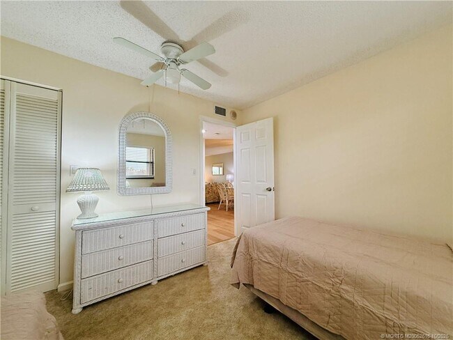 Building Photo - 9490 S Ocean Dr