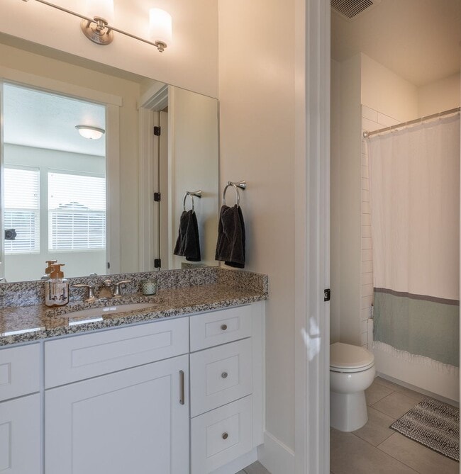 Building Photo - Washington Fields 4 bed | 3 1/2 bath | 3 c...