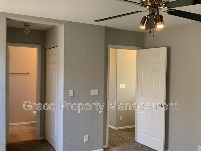 Building Photo - 1214 S Zeno Way
